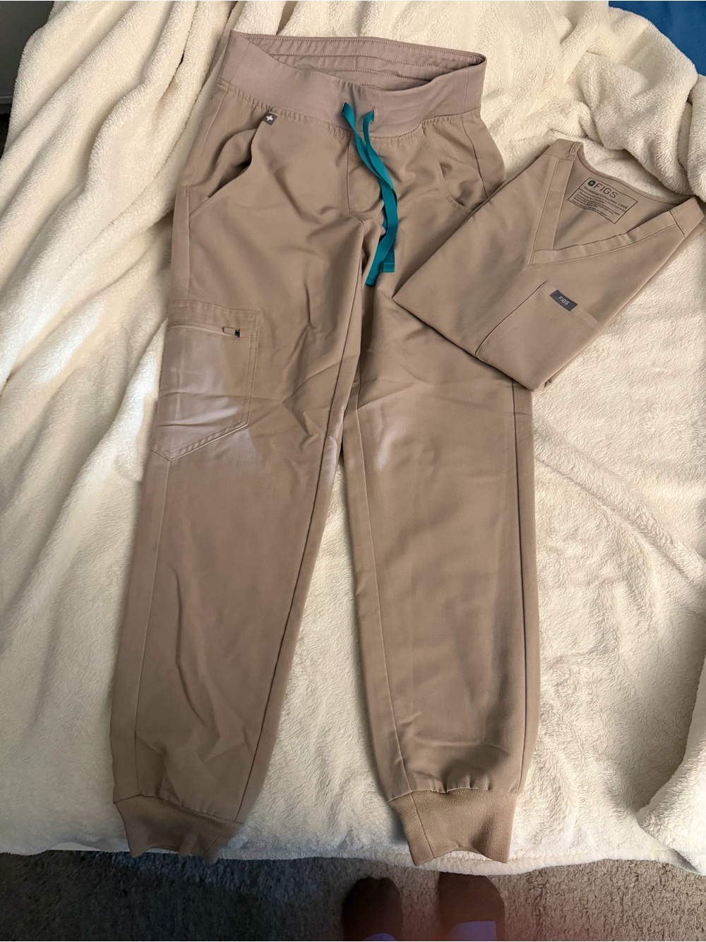 FIGS Womens Tan Drawstring Jogger Pants and Katarina top xxs both petite pants